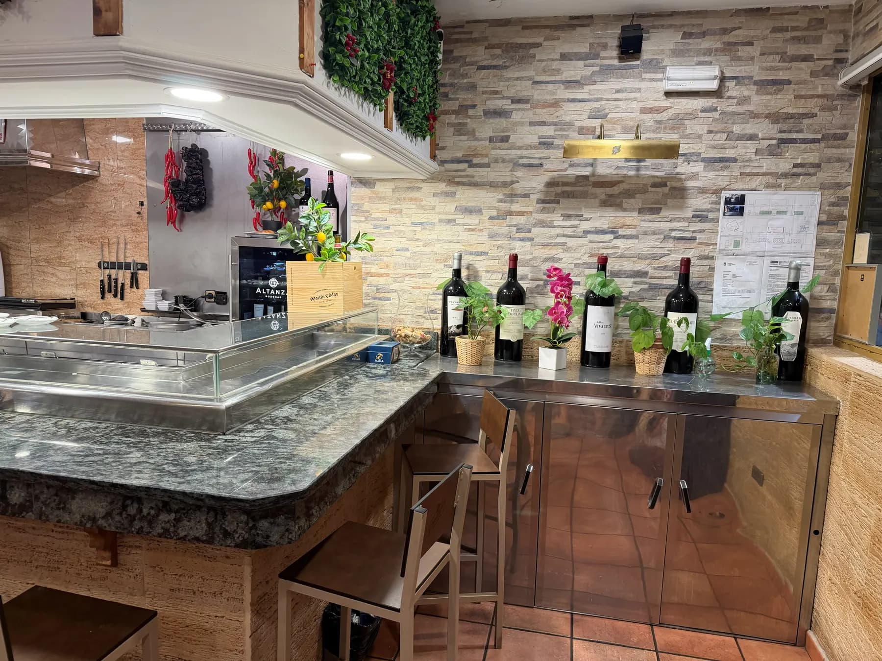 Barra y vinos