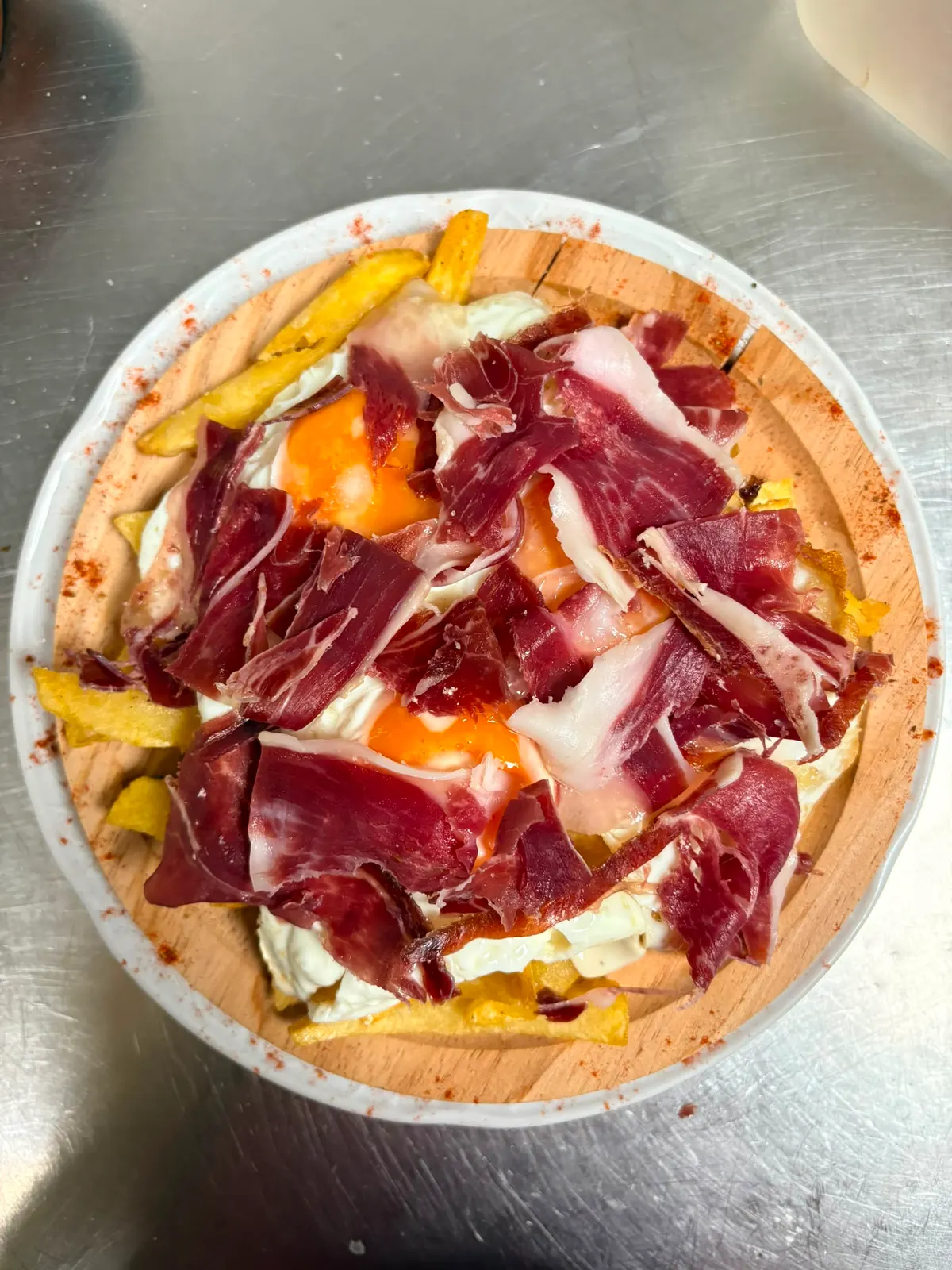Huevos rotos con jamón