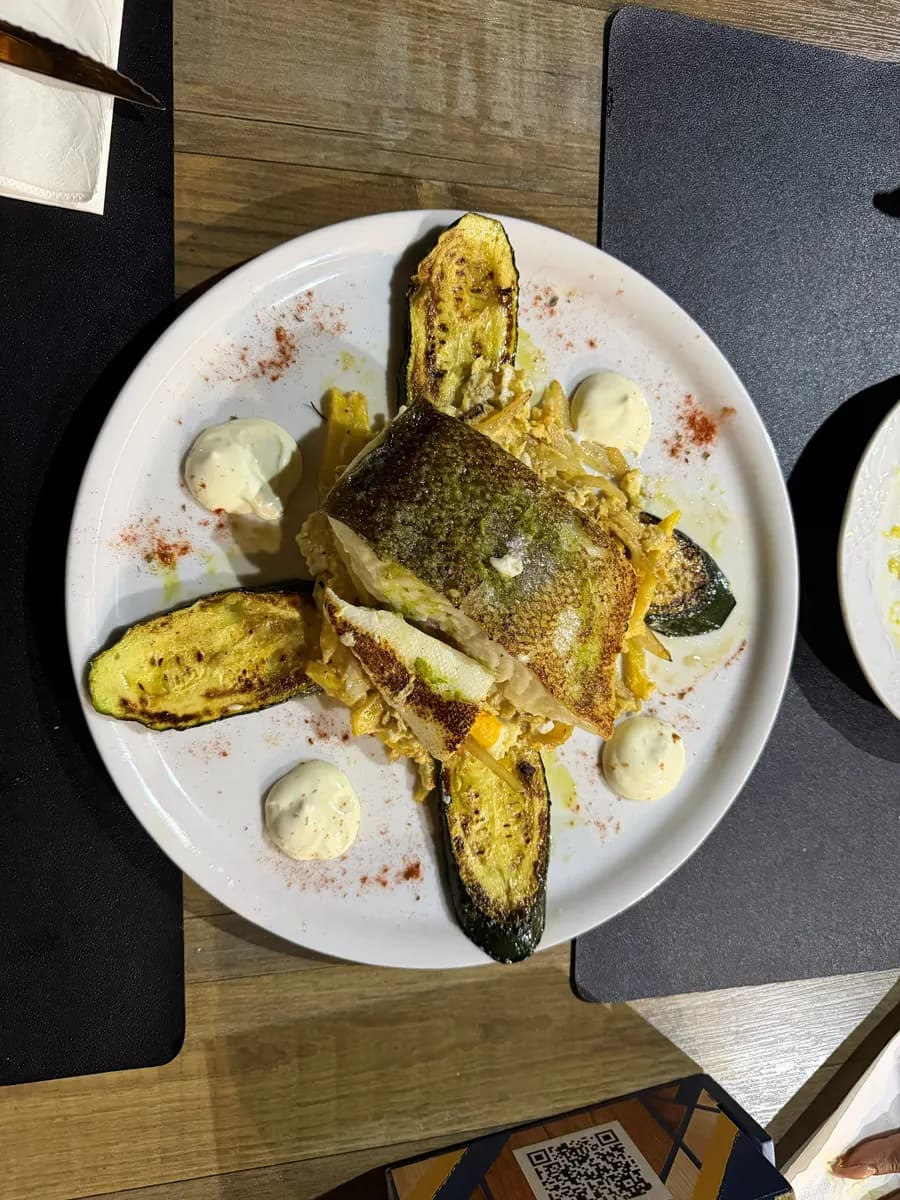 Pescado con verduras a la plancha